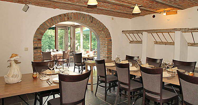 Restaurant - Hotel à la Ferme offers gastronomic style