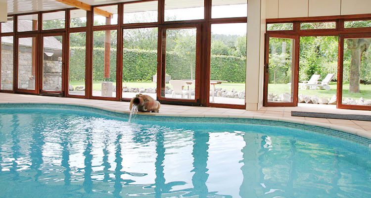 Zwembad - topfaciliteiten bij Hotel à la Ferme in Sy